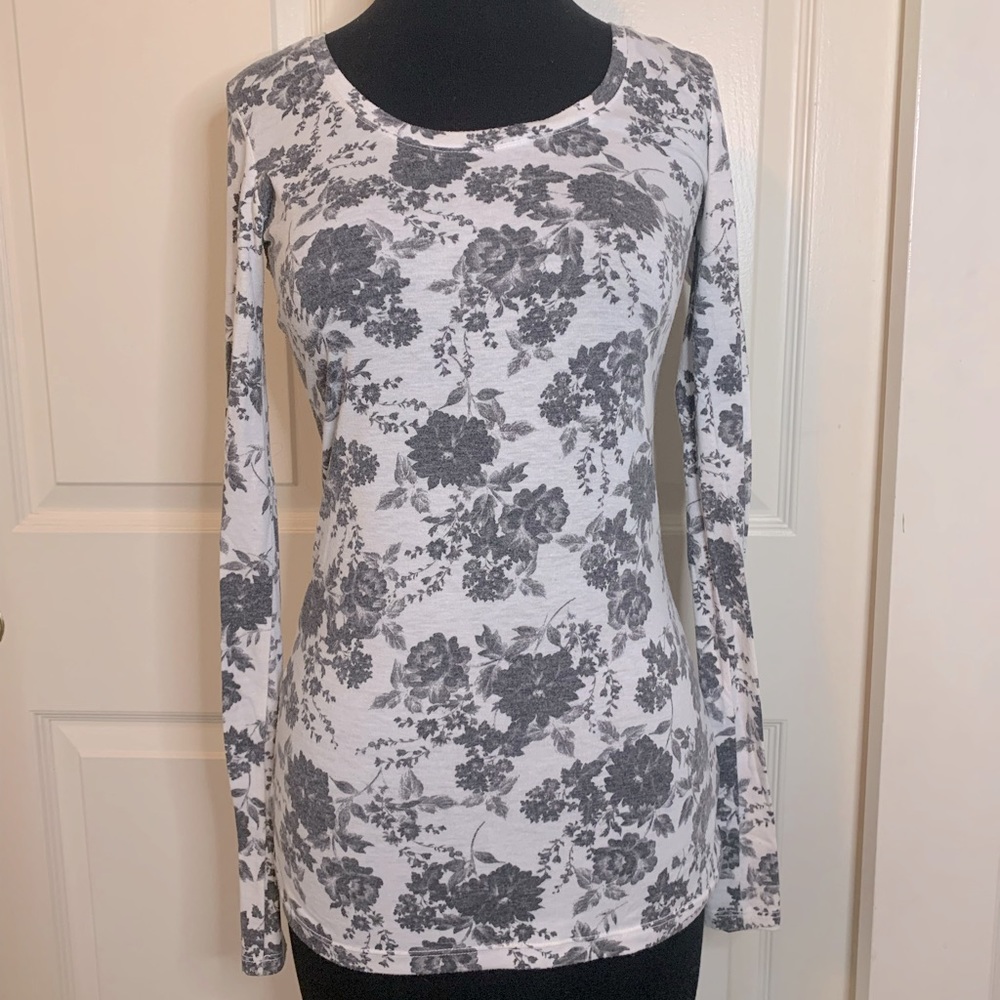 SOLD Nollie Rose Top